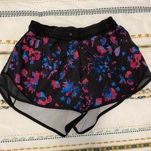 Lululemon Shorts (hotty 2.5)